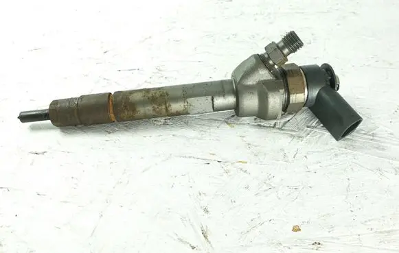 BMW 1 E82 E88 Fuel injector 850690202