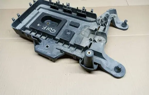 Volkswagen PASSAT B7 Battery box tray 1K0915333C