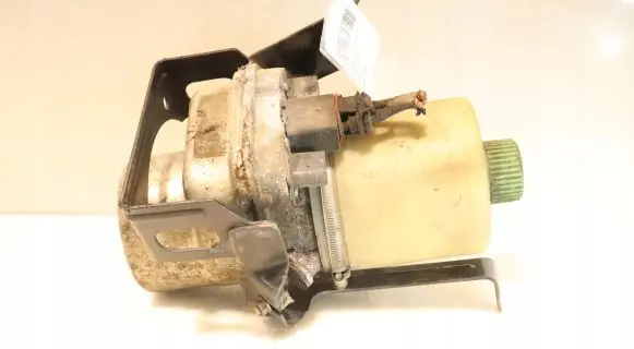 Volkswagen Polo Power steering pump