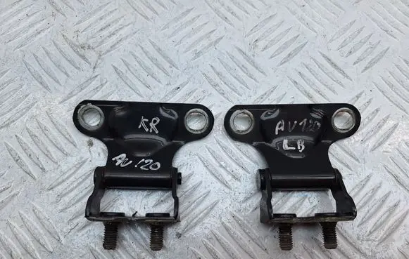Toyota Avensis T250 Tailgate/trunk/boot hinge 6881005020