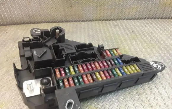 BMW 6 E63 E64 Fuse box set 6906618