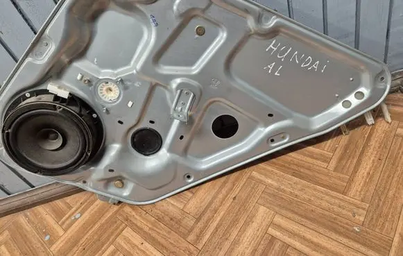 Hyundai Sonata Rear window lifting mechanism without motor 963323K000