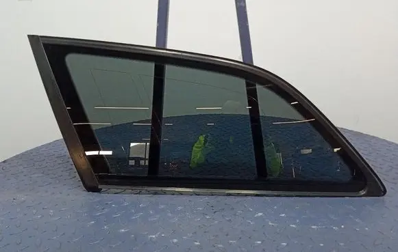 Audi A6 Allroad C5 Rear side window