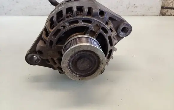 Opel Zafira B Generator/alternator 93180098