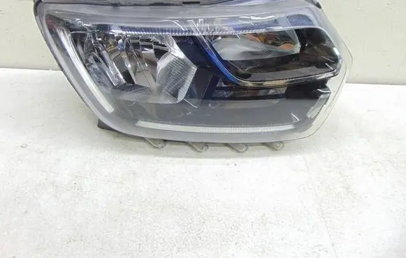 Dacia Duster II Headlight/headlamp 67651216 260101133R 01HR02A00