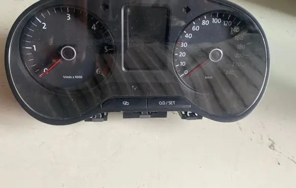 Volkswagen Polo V 6R Speedometer (instrument cluster) 6R0920861G