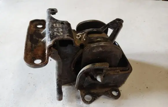 Hyundai Santa Fe Engine mount bracket 5092622