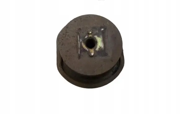 Engine mount vacuum valve