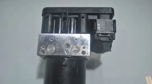 BMW 1 E81 E87 ABS Pump 6776056