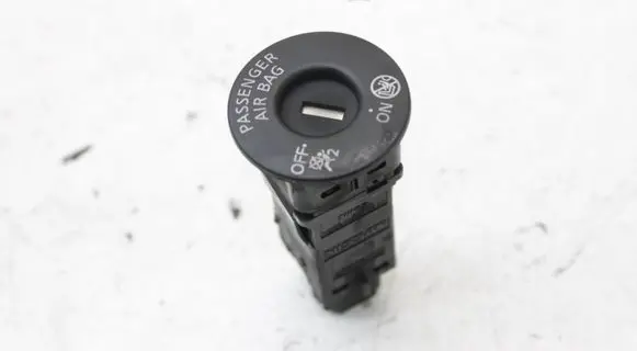 Nissan Qashqai Passenger airbag on/off switch 