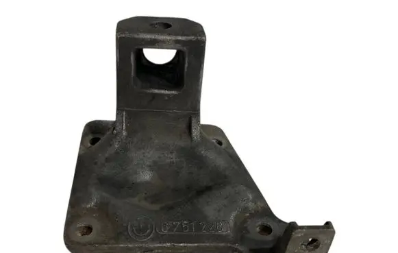 BMW 5 E39 Engine mounting bracket 6751226