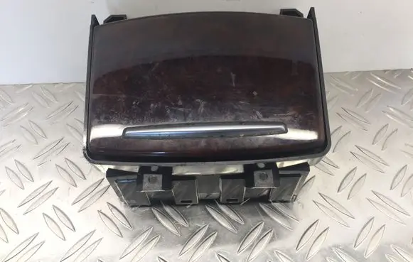 Cup holder front