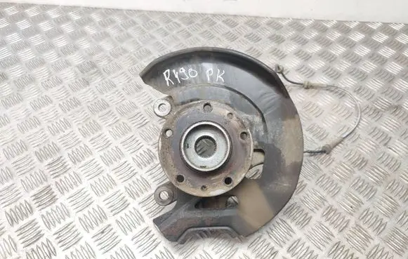 Nissan Qashqai Front wheel hub spindle knuckle
