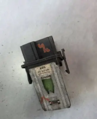 Volkswagen Golf IV Heater blower motor/fan resistor 881055650