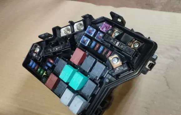 Honda Civic Fuse module SNDJ110