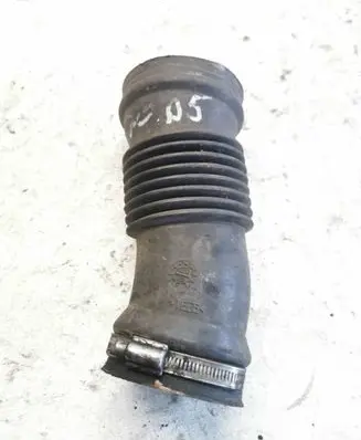 Volvo V70 Air intake hose/pipe 30680040