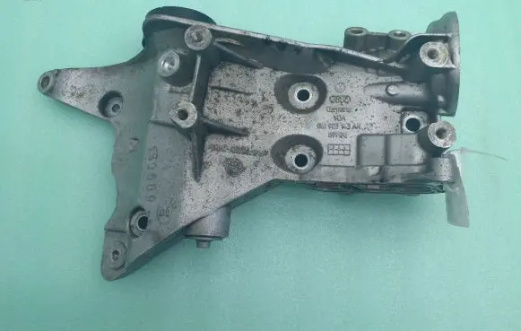 Audi TT TTS Mk2 Oil filter mounting bracket 06J903143AH