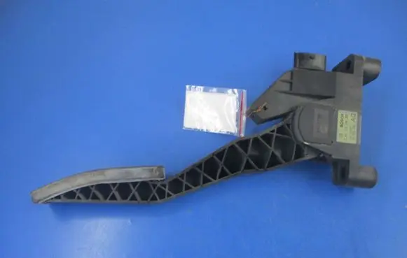 Opel Zafira A Accelerator throttle pedal 90581208