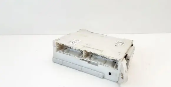 Lexus IS 220D-250-350 Fuse module 8273053050