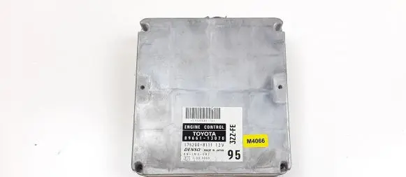 Toyota Corolla Verso E121 Engine control unit/module 8966113070 M4066