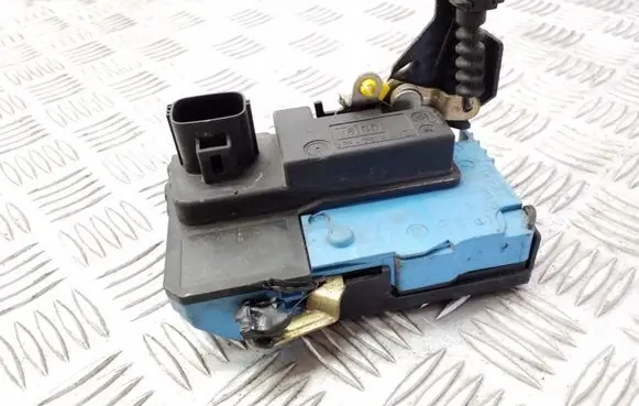Volvo XC70 Front door lock