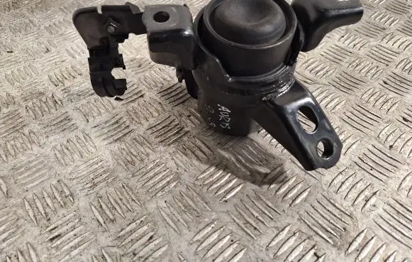 Toyota Auris 150 Engine mount bracket 123050R020