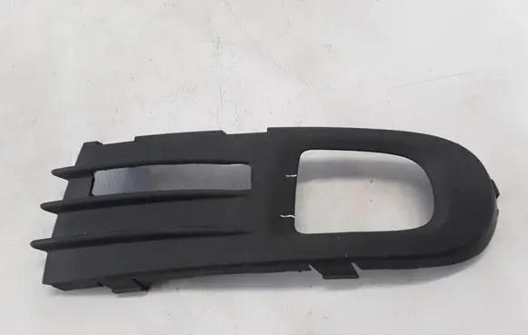 Volvo V50 Front bumper lower grill