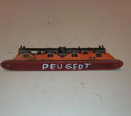 Peugeot 207 Third/center stoplight E20043 S302