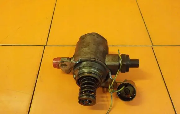 Audi A4 S4 B8 8K In-tank fuel pump 06J127025C