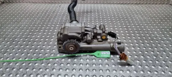 Mercedes-Benz C W205 Oil pump S27698501 A2741800100