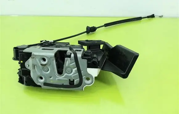 Skoda Yeti (5L) Rear door lock 46A6V0839016C