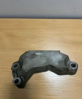 Opel Antara Engine mounting bracket 15854396