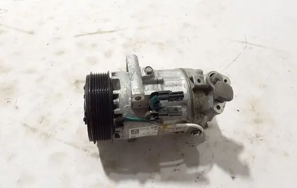 Renault Clio V Air conditioning (A/C) compressor (pump) 926004423R