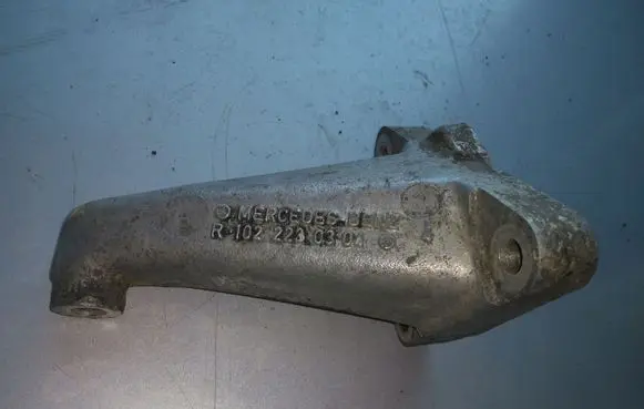 Mercedes-Benz E W123 Engine mounting bracket R1022230304