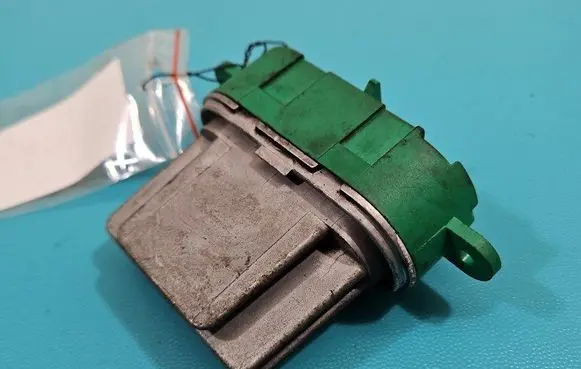 Heater blower motor/fan resistor