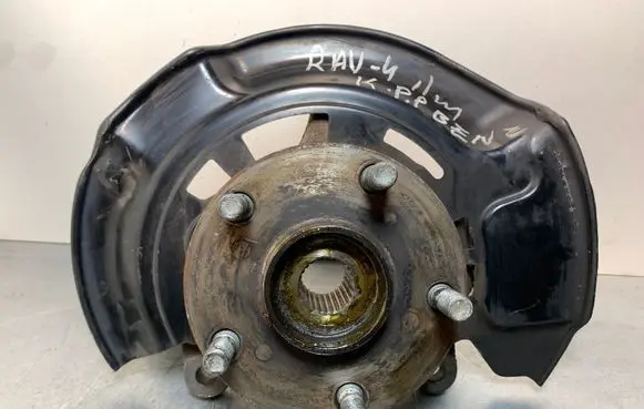 Toyota RAV 4 (XA30) Front wheel hub