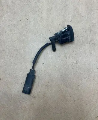 BMW 1 E81 E87 Windshield washer spray nozzle 7110851