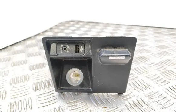 BMW X6 E71 AUX in-socket connector 01189881 9115084