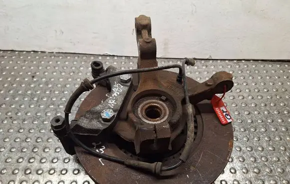Renault Twingo II Front wheel hub spindle knuckle S25056385 8200663593