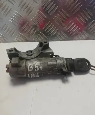 Volkswagen PASSAT B5.5 Ignition lock 4B0905851A