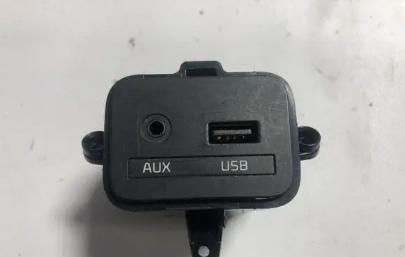 KIA Carens III AUX in-socket connector 