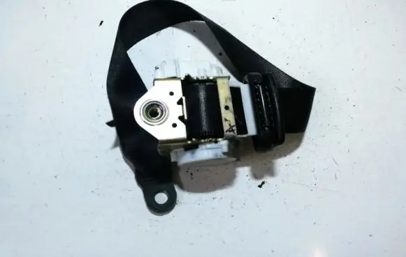 Ford Focus Rear seatbelt 33032388g 030405