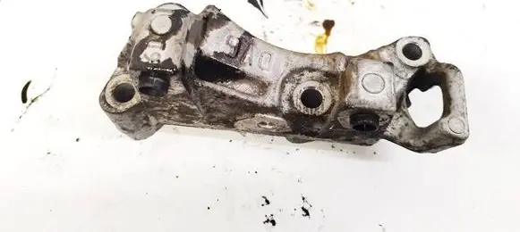 Engine mounting bracket