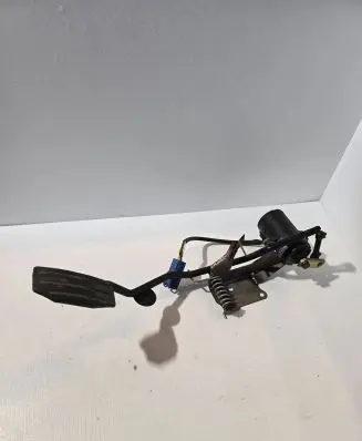 Opel Frontera B Accelerator throttle pedal 09129107 090300058 0281002296
