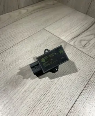 Volkswagen Touran I Seat heating relay 7L0959772