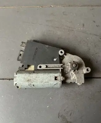 BMW 7 E38 Sunroof motor/actuator 67618352209 811696715