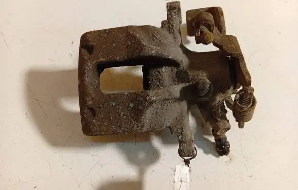 Toyota Auris 150 Rear brake caliper 