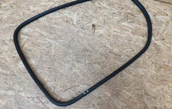 Citroen DS4 Rear door rubber seal (on body) 