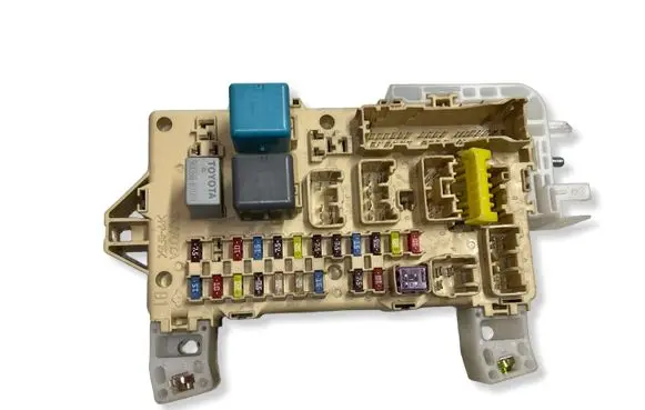 Toyota Corolla Verso AR10 Fuse module 892210F010