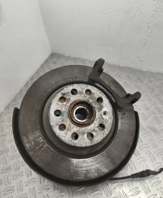 Rear wheel hub